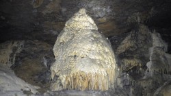 Stalacmite à la grotte de Méaille